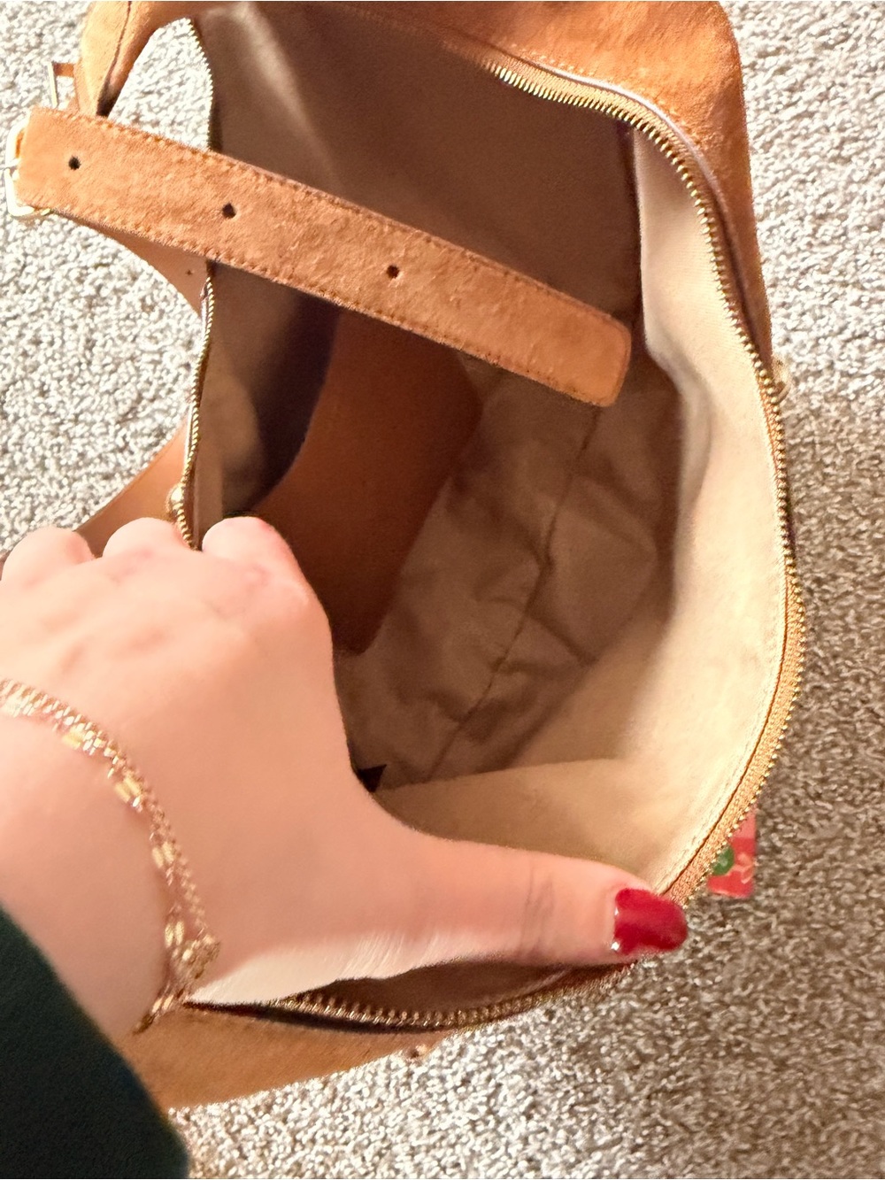 Madewell The Essential Curve Shoulder Bag | Dried Acorn - Picture 5 of 5